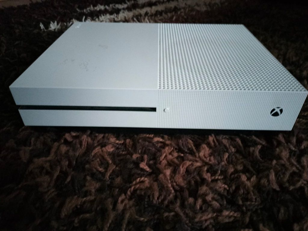 Xbox one s z grami i akcesoriami