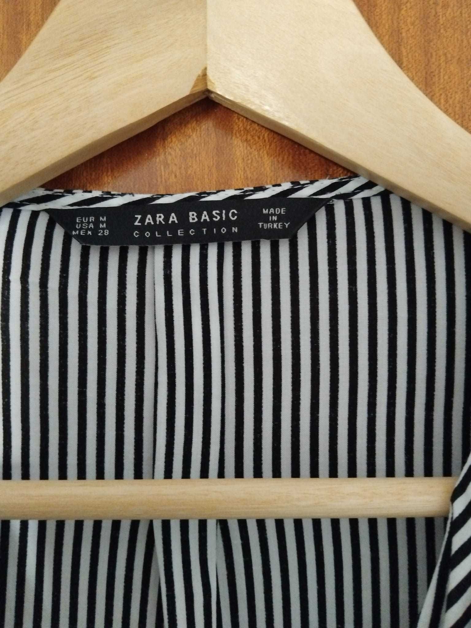 Blusa às riscas pretas e brancas
