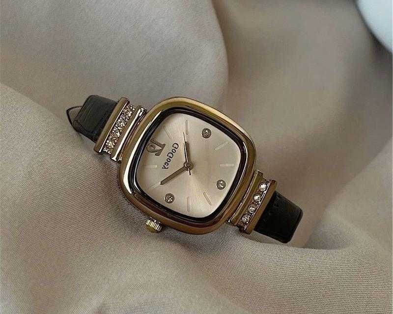 Zegarek damski, czarny pasek – wyjątkowy design