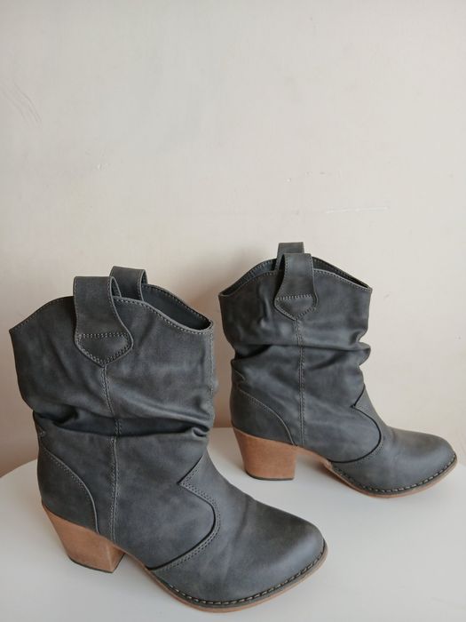 Козаки ,ковбойки  ботильйони