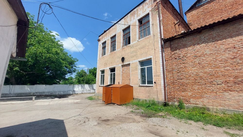 Продам завод з переробки насіння соняшника в олію.