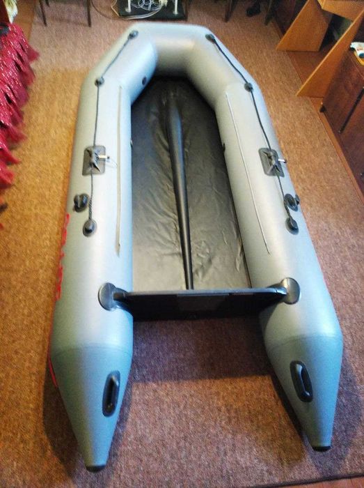продам килевую лодку и мотор
