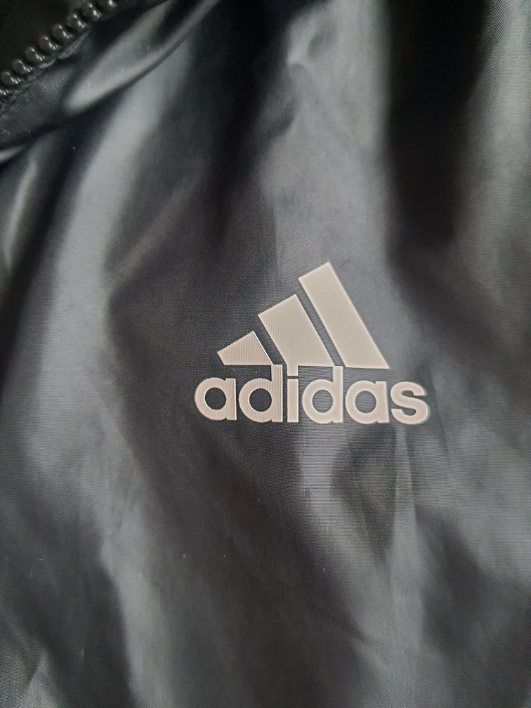 Czarna kurtka przejściówka adidas S