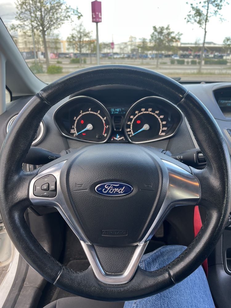 Ford Fiesta 1.0 TI-VCT Trend - 62 000km- Agosto 2015