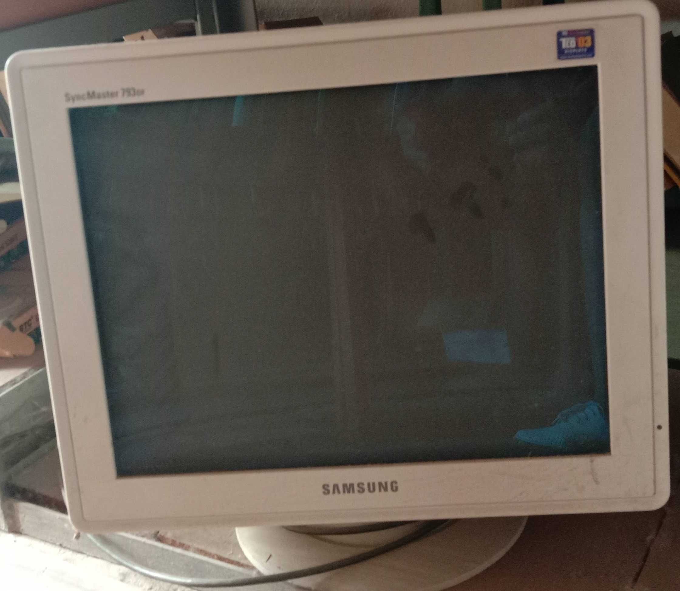 Мониторы 3 шт. Samsung SyncMaster 755DF,  753DF,  LG Studioworks