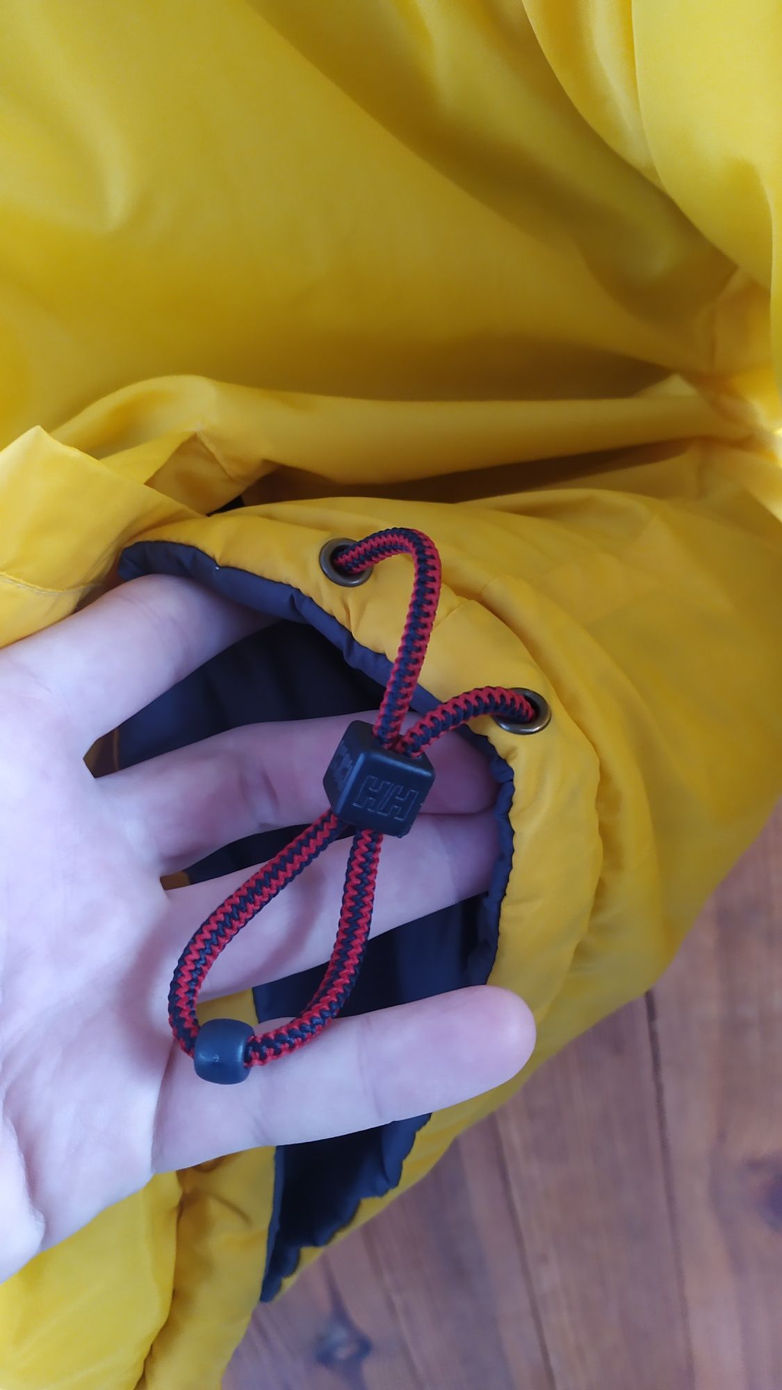 Зимова куртка,пуховик Helly Hansen