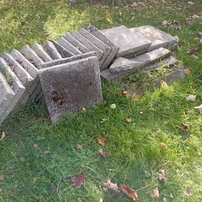 Sprzedam płyty chodnikowe plus krawezniki