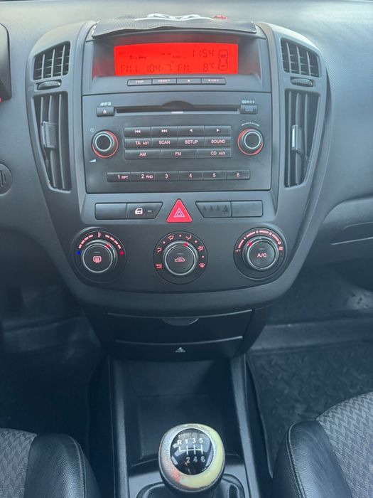 Kia Ceeʼd 2010 рік 2.0 дизель