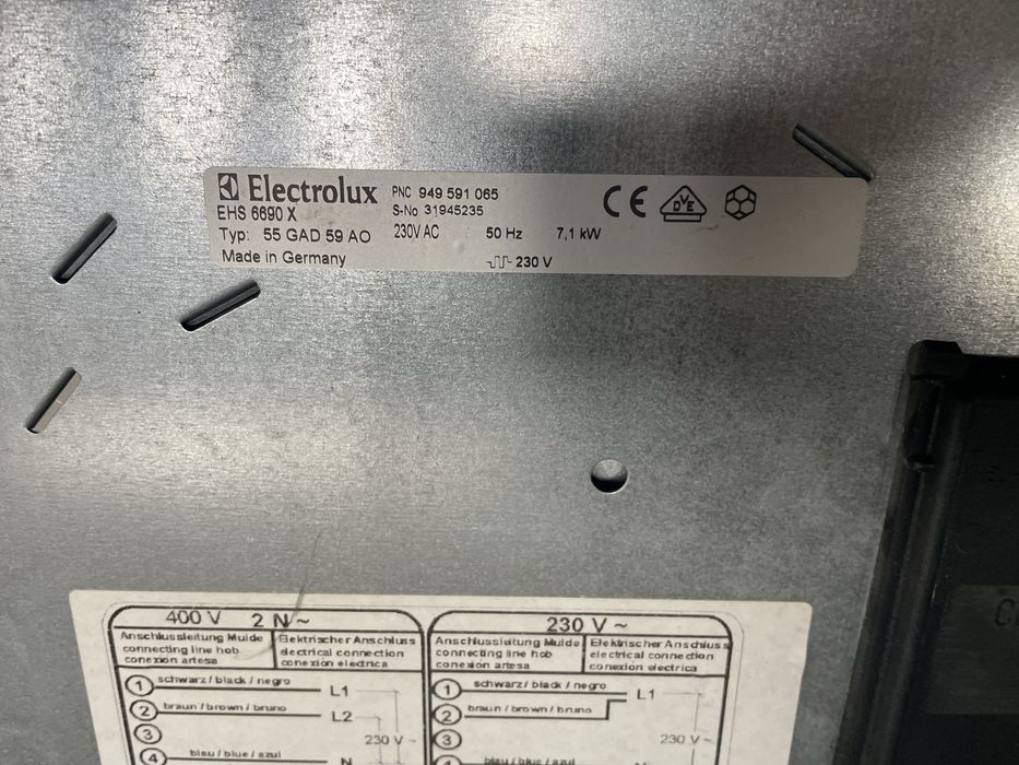 Продам на запчастини електроплиту Elektrolux EHS 6690 X