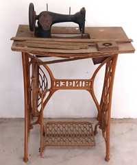 Máquina de costura antiga, marca Singer