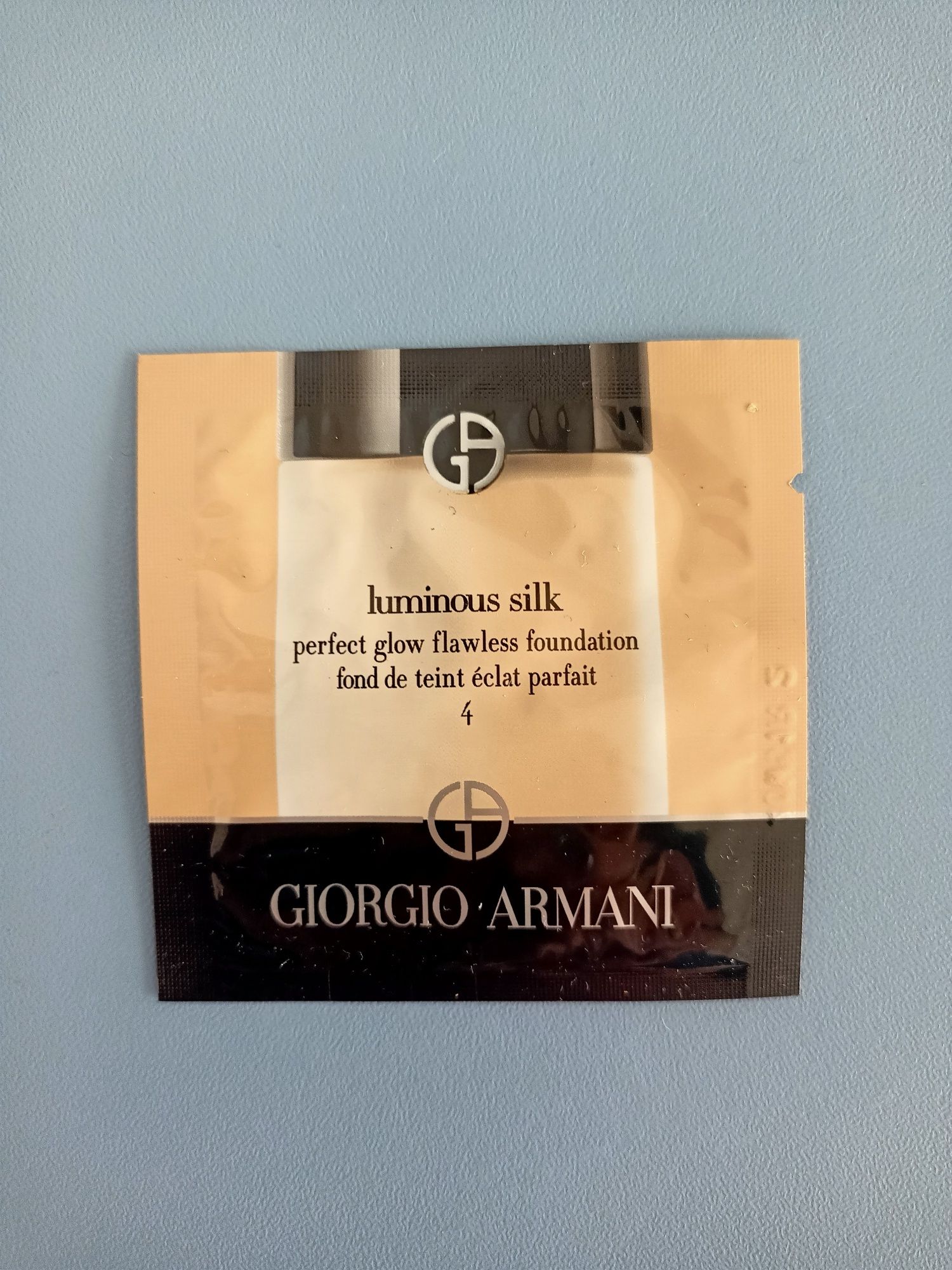 Giorgio Armani Luninous Silk 4 podkład do twarzy 30 ml