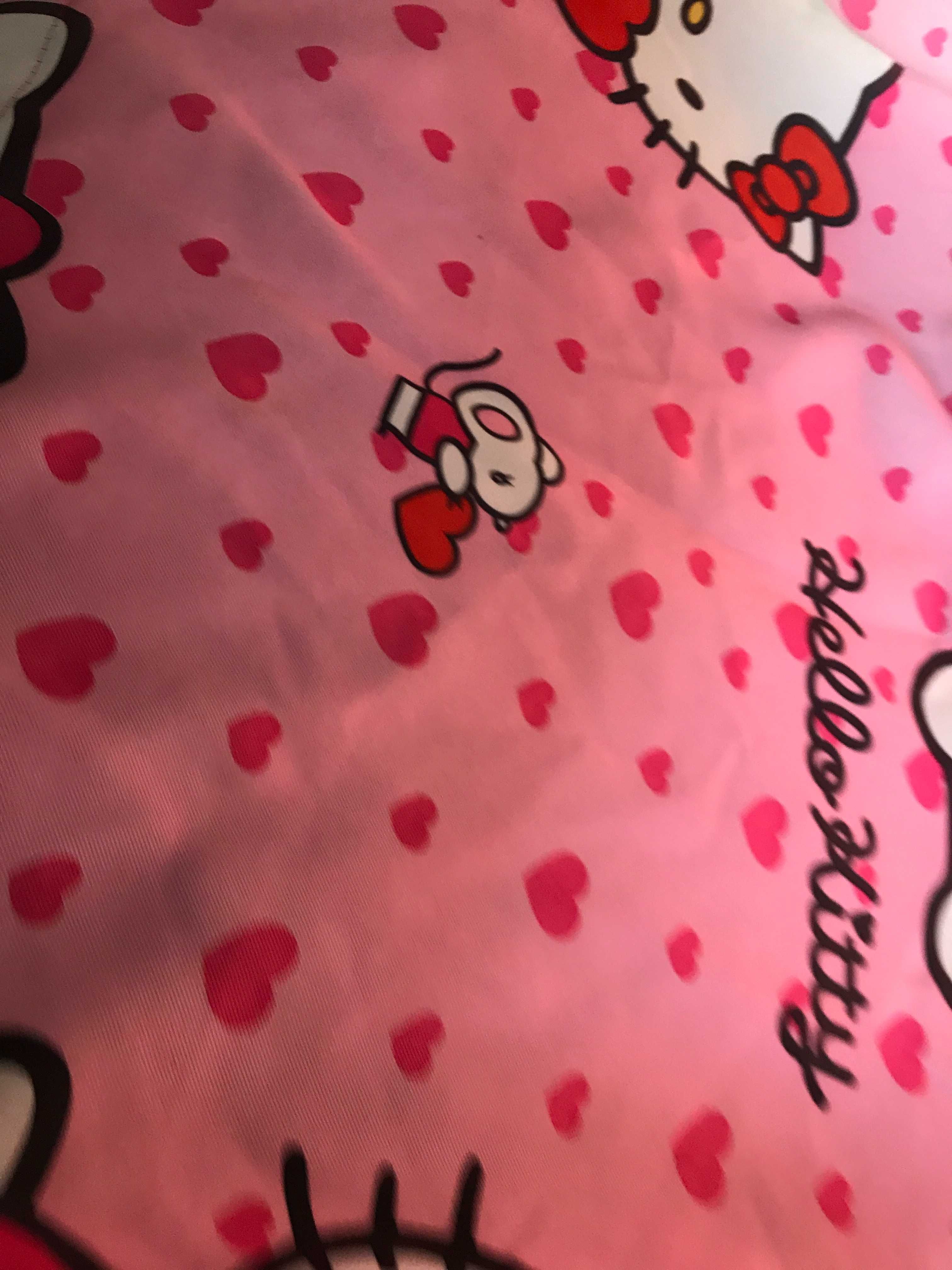 zasłony hello kitty i lustro