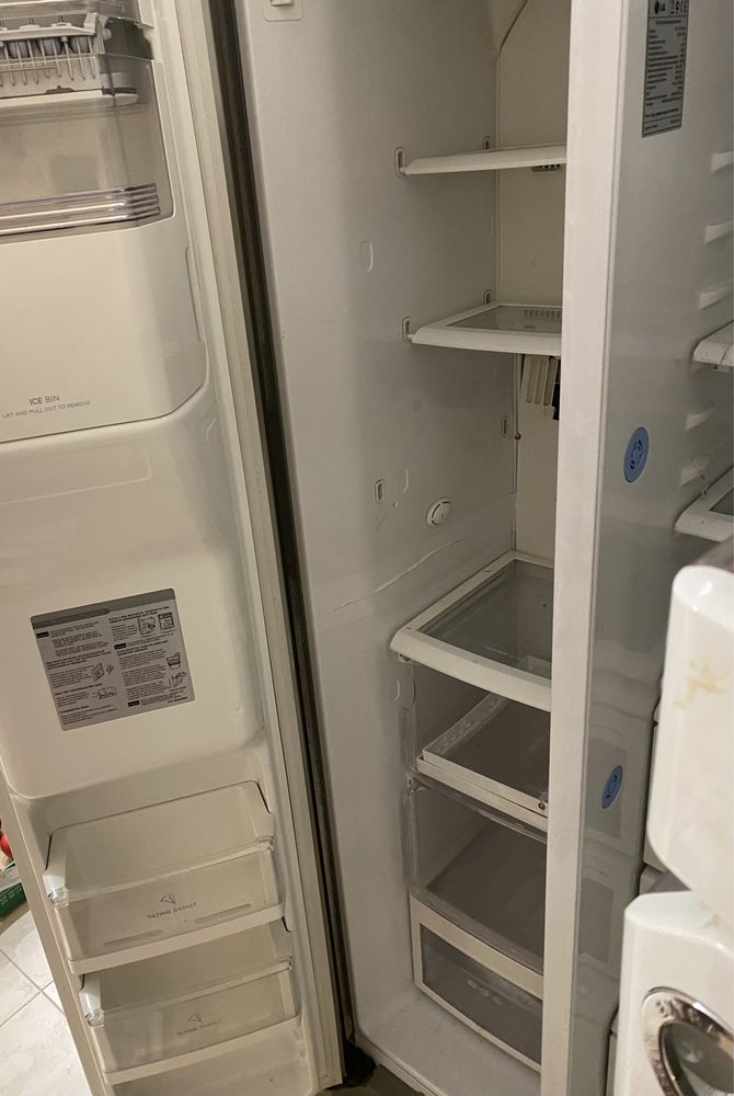 Холодильник. Холодильник двухдверный. Холодильник lg. lg side by side.