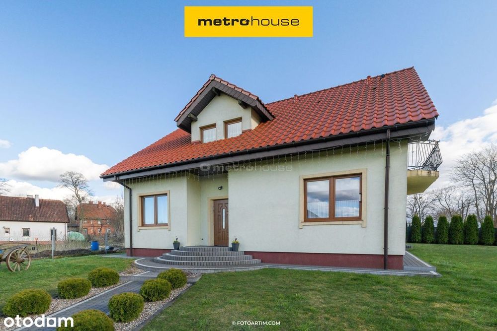 Komfortowy dom położony na obrzeżach miasta.