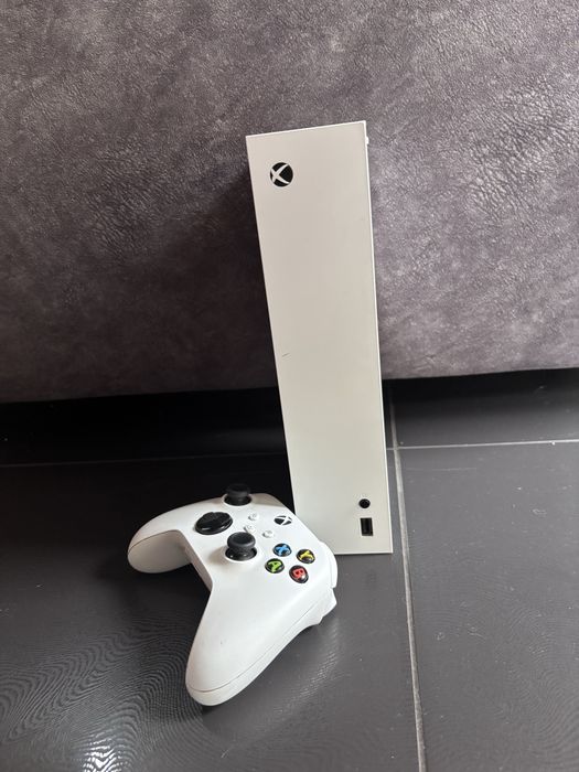 Xbox serie S- 512GB + game pass [cena do negocjacji]