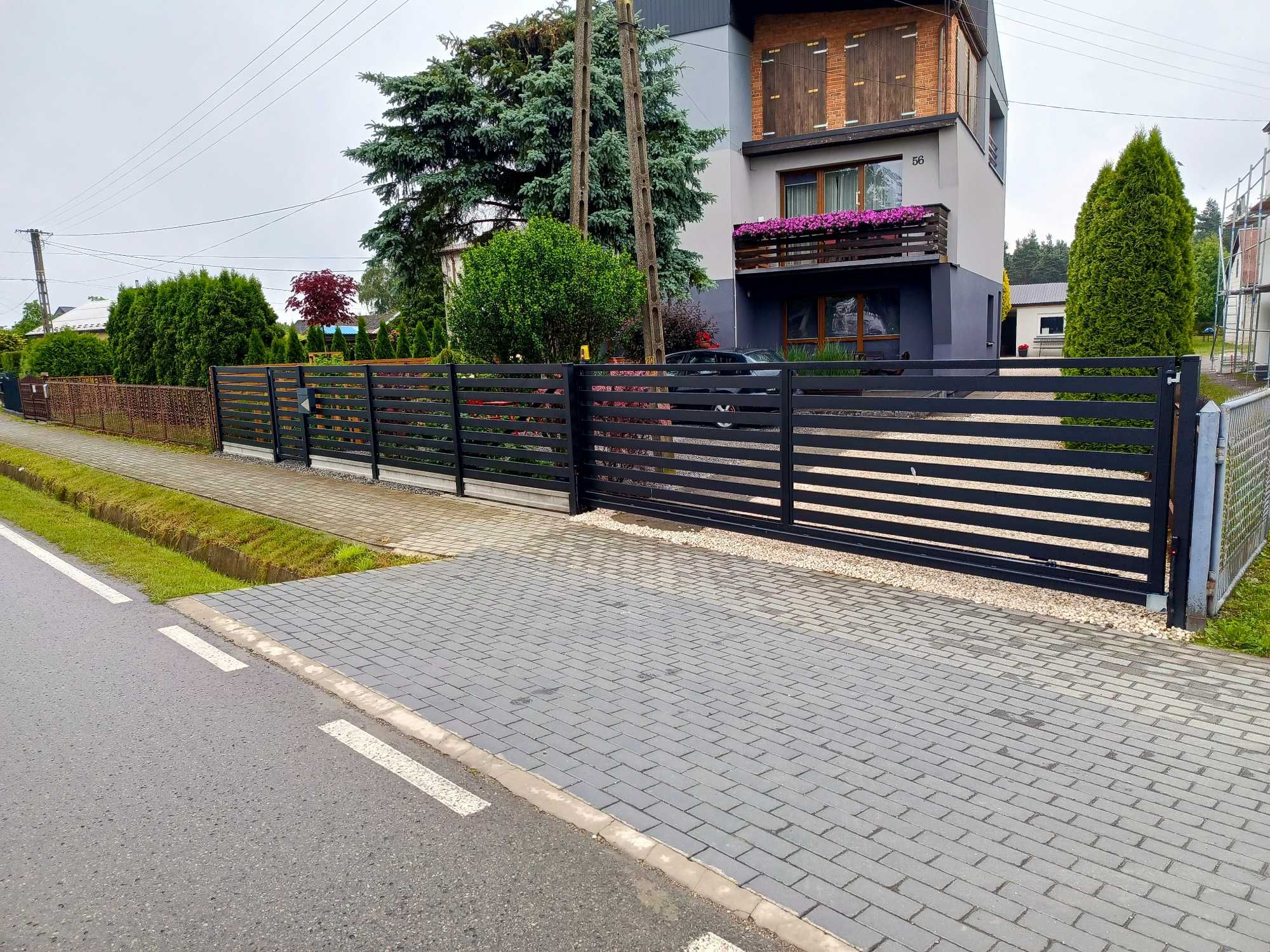 Ogrodzenie palisadowe, nowoczesne z montażem - palisada