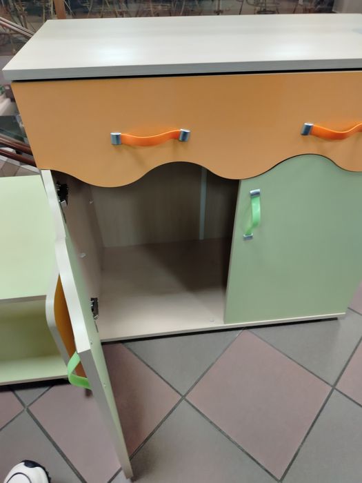 Szafka ze stolikiem na kółkach meble dziecięce Wajnert Elmo dla dzieck