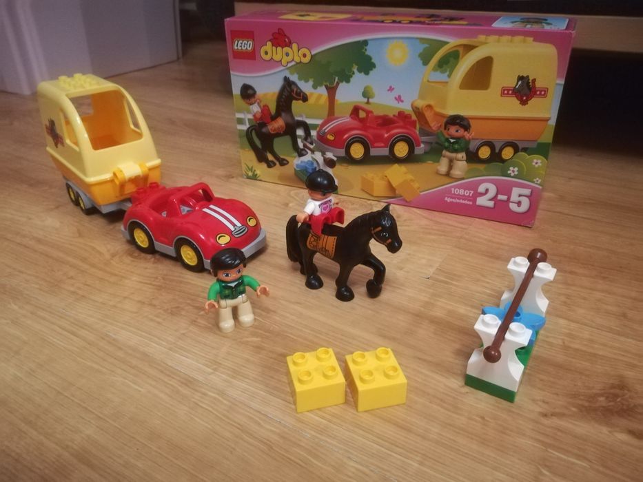 Klocki Lego Duplo przyczepą dla koni