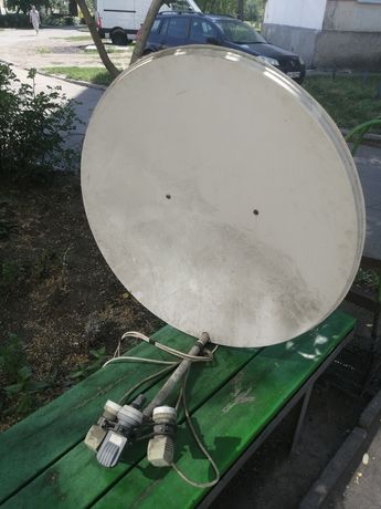 Продам спутниковую антенну с 3 головками б/у