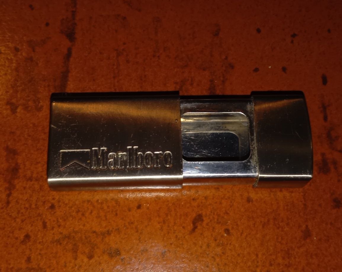 Cinzeiro Marlboro