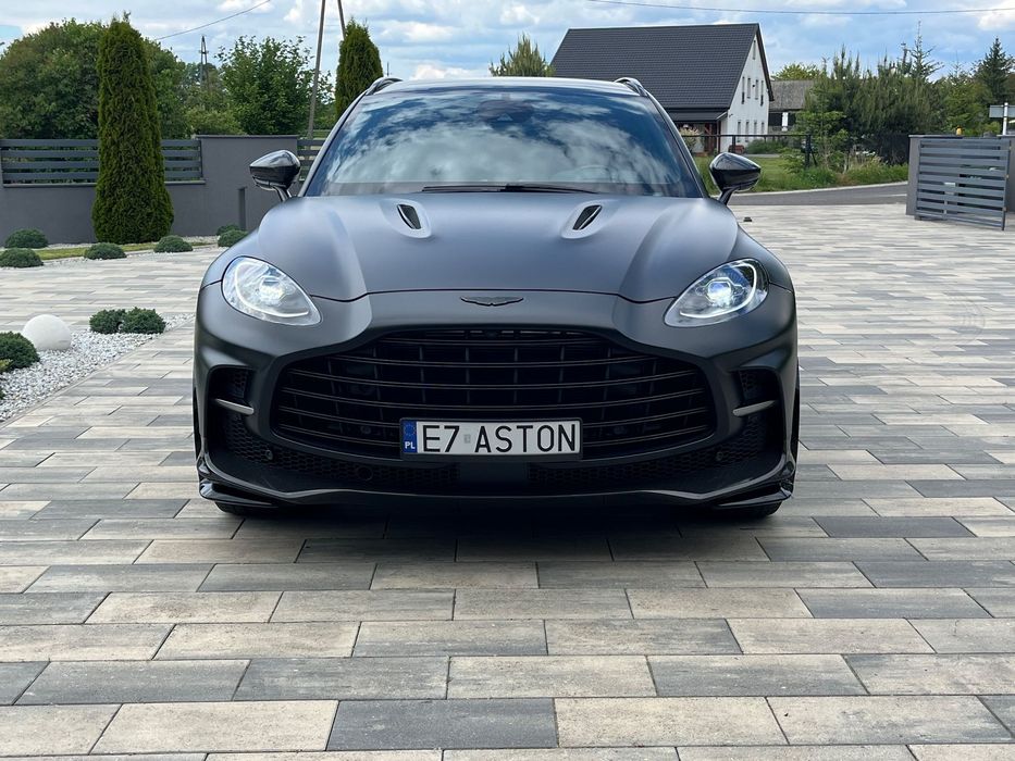 Aston Martin DBX707 DBX707 Czarny Matt Carbon Pakiet niski przebieg