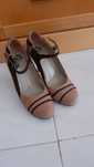 Sapatos bejes e castanho de Camurça ( Marca Bata )