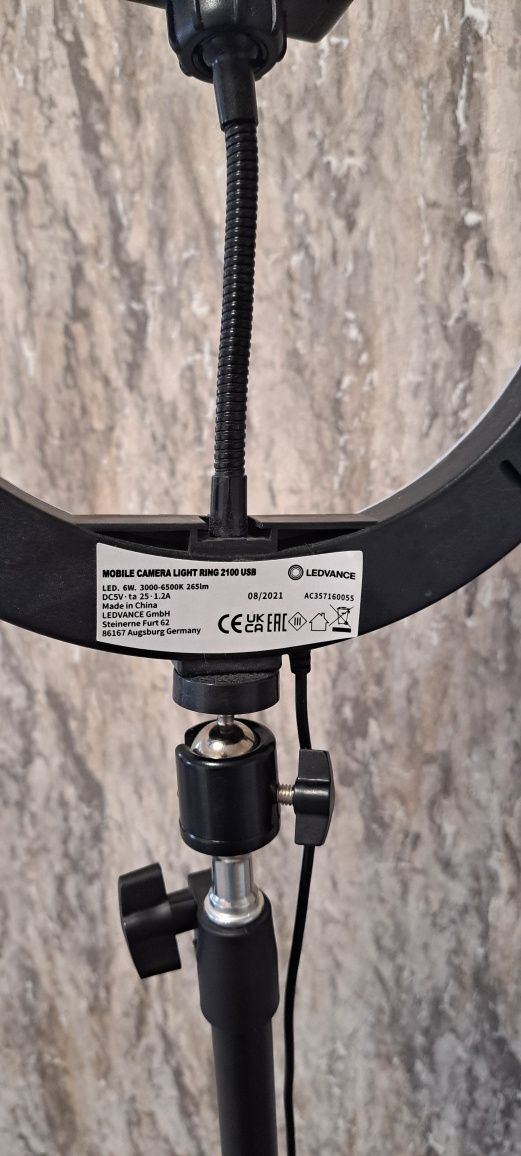 Світільник кільцевий Ledvance Linear LED Mobile Ring Tripod, TikTok