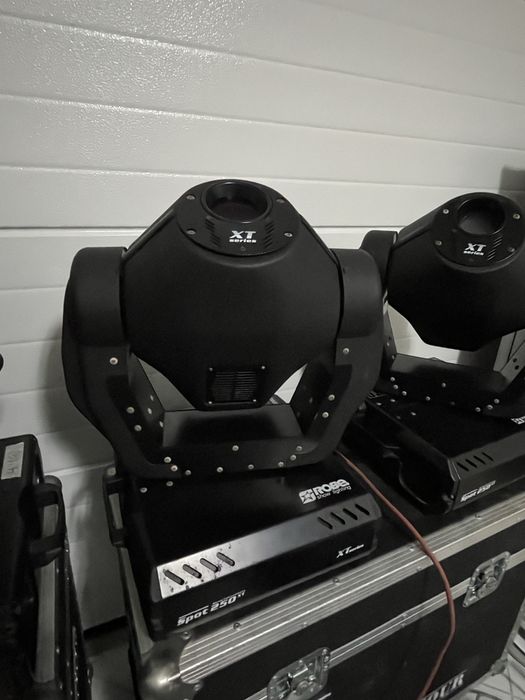 Moving Heads Spot Robe e Futurelight