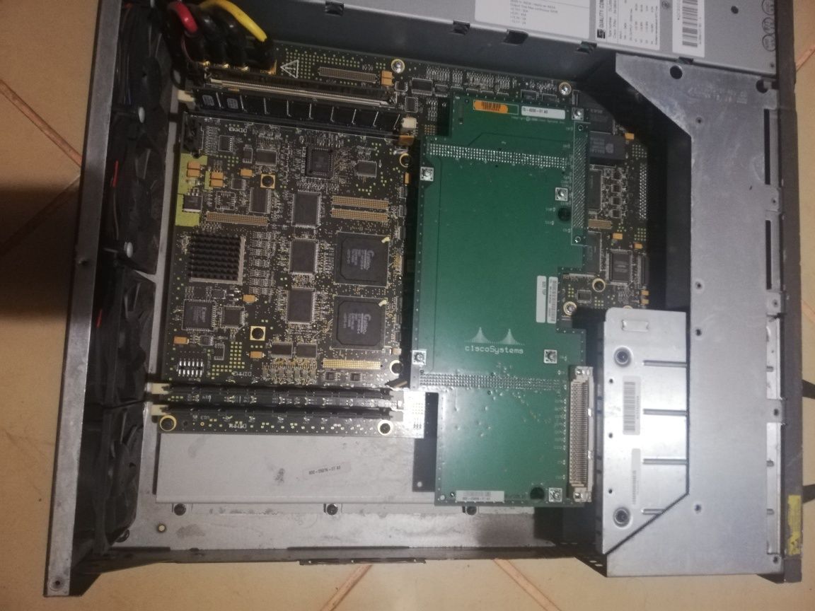 Stary serwer Cisco 7100
