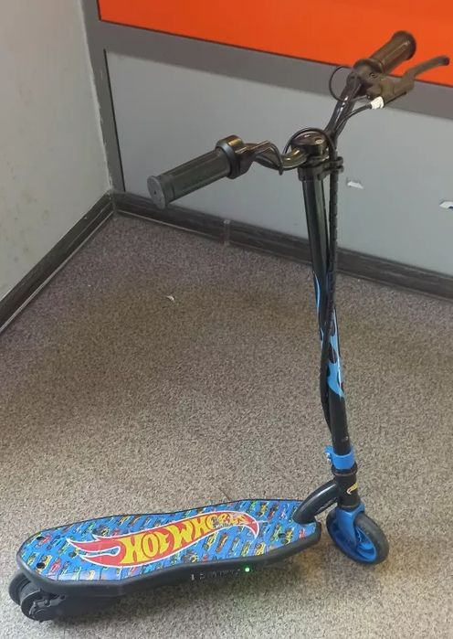 Hulajnoga elektryczna Hot Wheels dla dzieci