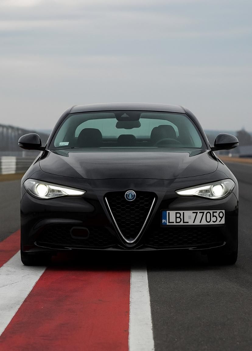 Alfa Romeo Giulia # piękne wnętrze# czarna perła