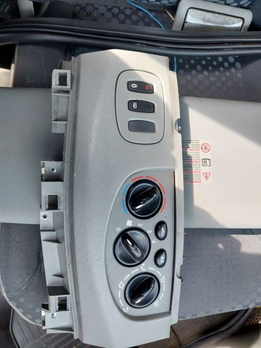 Renault trafic vivaro panel klimatyzacji wersja 01-14 rok