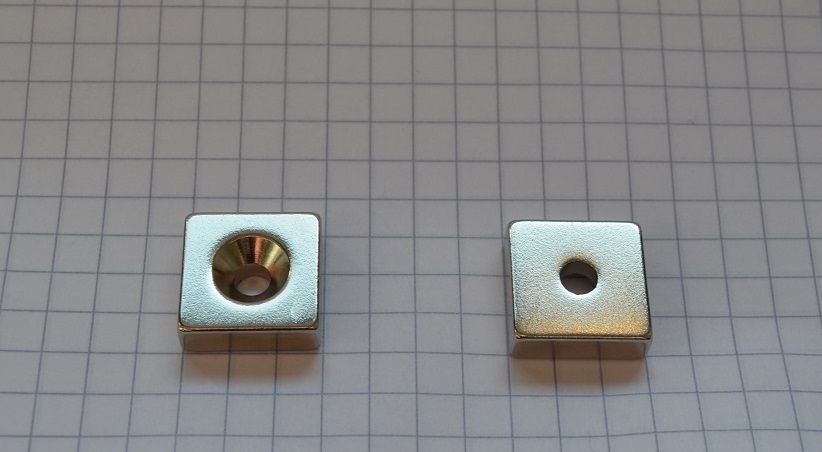 Magnes neodymowy pod wkręt 15x15x5 jeden otwór pod stożek