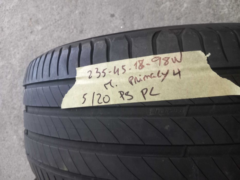4 pneus 235/45R18 Michelin e Semperit
