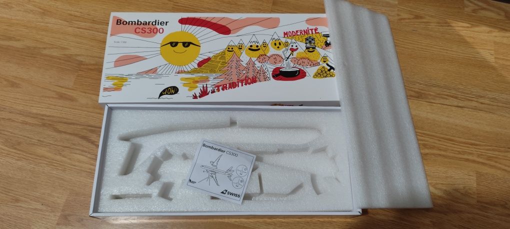 Modelo Suíço Bombardier CS300 – SWISSxFichtre Romandie Livery (1:100)