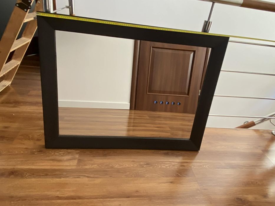 Lustro z drewniana ramą