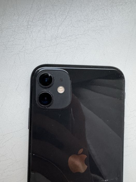 IPhone 11 на 64 GB.
