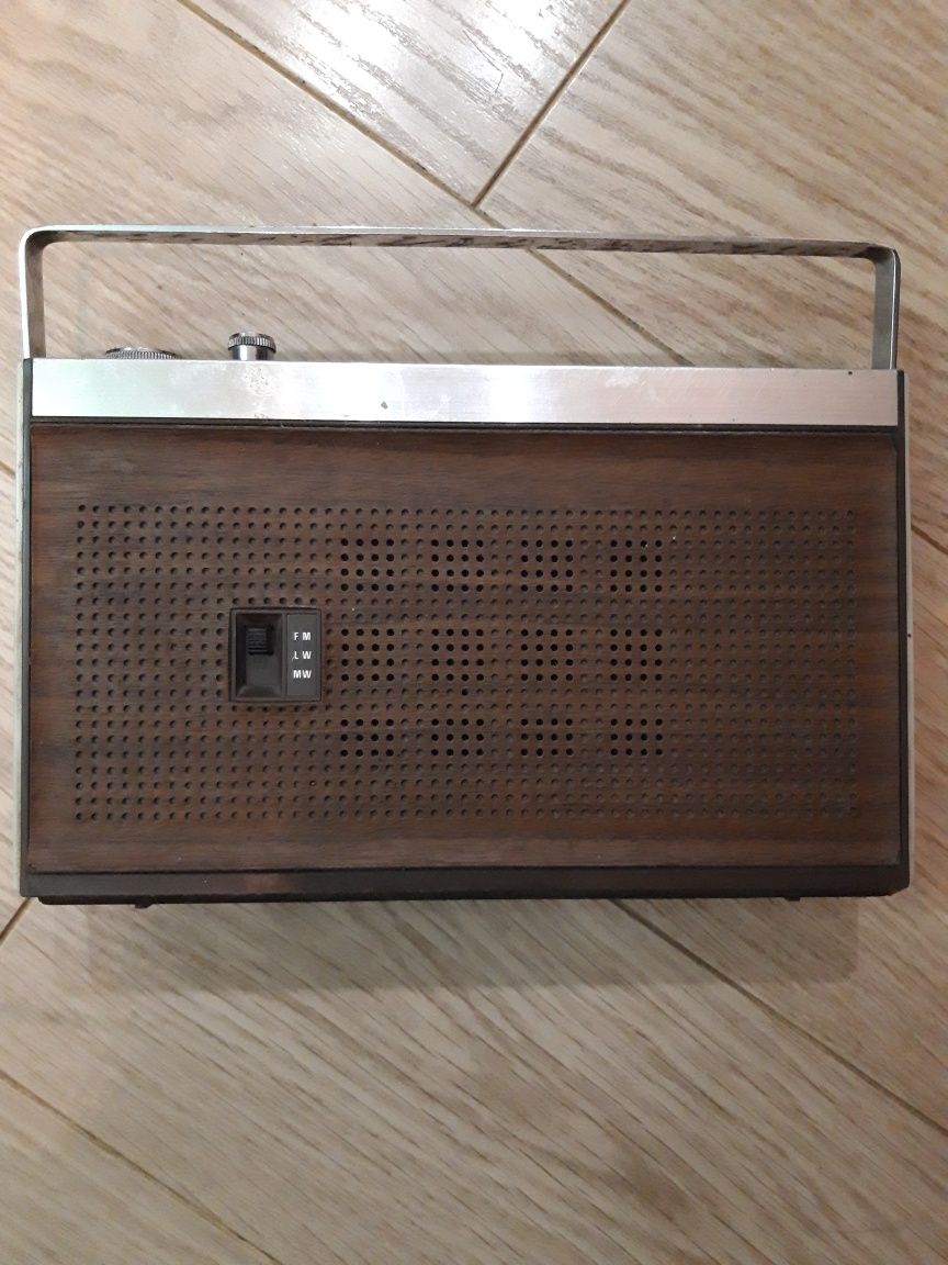 портативный винтажный транзисторный радиоприемник sanyo