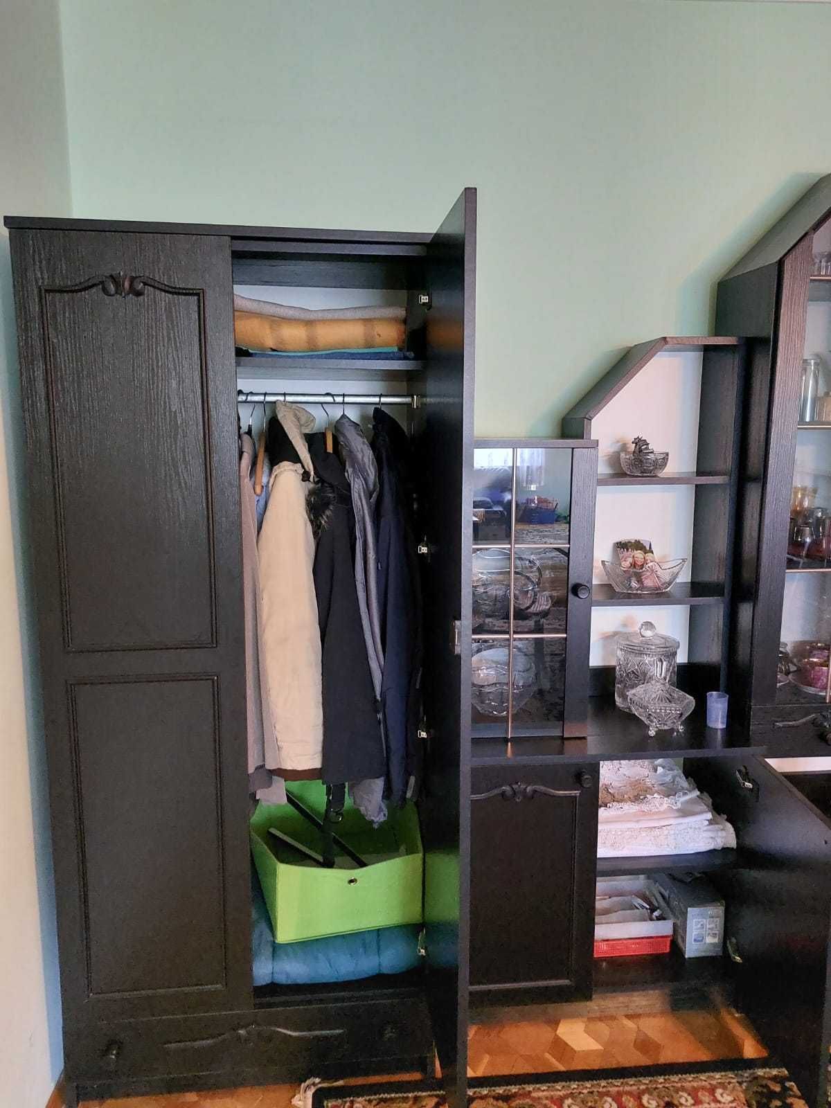Czarna Zdobiona Meblościanka Jasienica