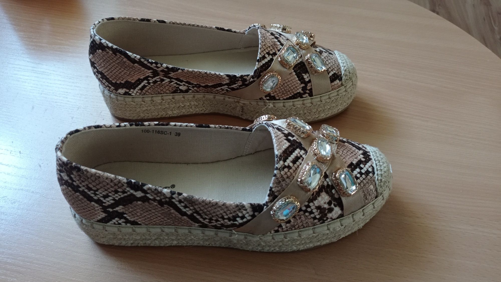 Buty damskie- Espadryle na platformie rozmiar 39