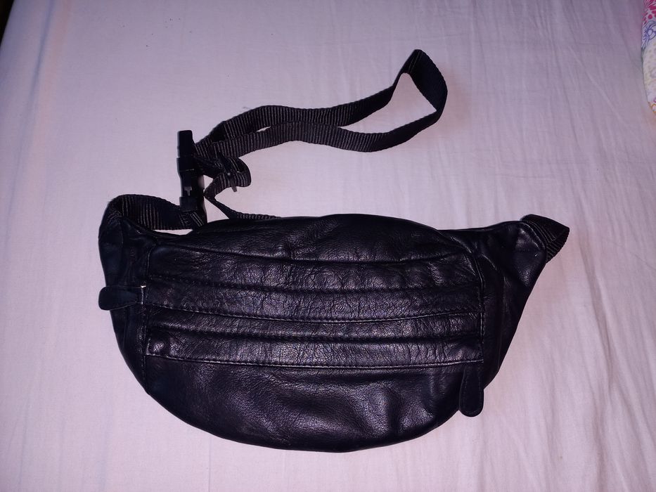 Nowa skórzana nerka damska