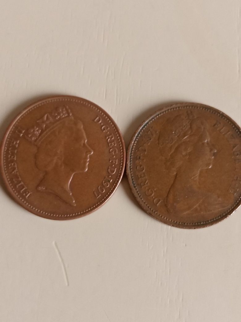 Продам монеты Англии 2 пенса 1971,1977 год.Цена 2 монет 320гр.