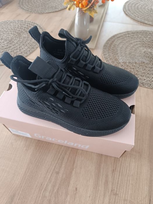 Sprzedam buty sportowe rozmiar 33 vty