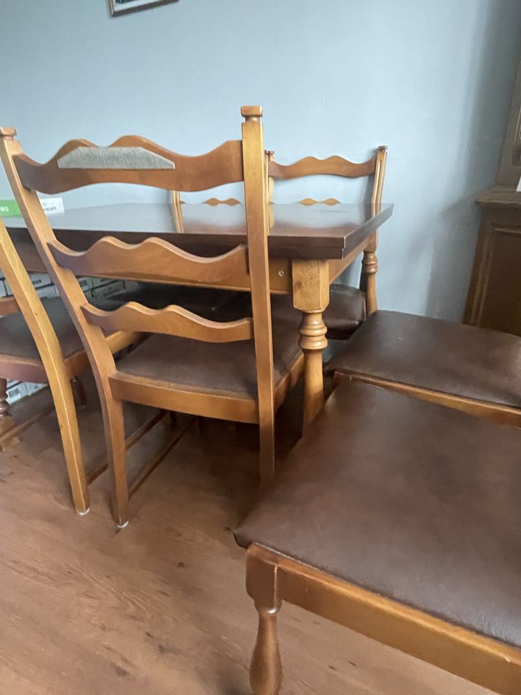 Stół jadalny, rozkladany. 6 krzeseł w komplecie