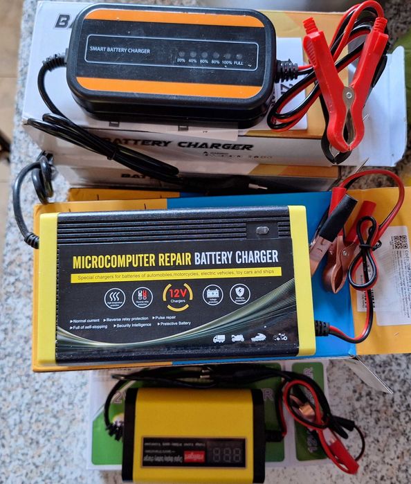 Зарядний пристрій для автомобільного аккумулятора 12вольт.