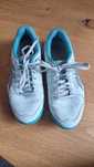 Niebieskie buty do tenisa asics