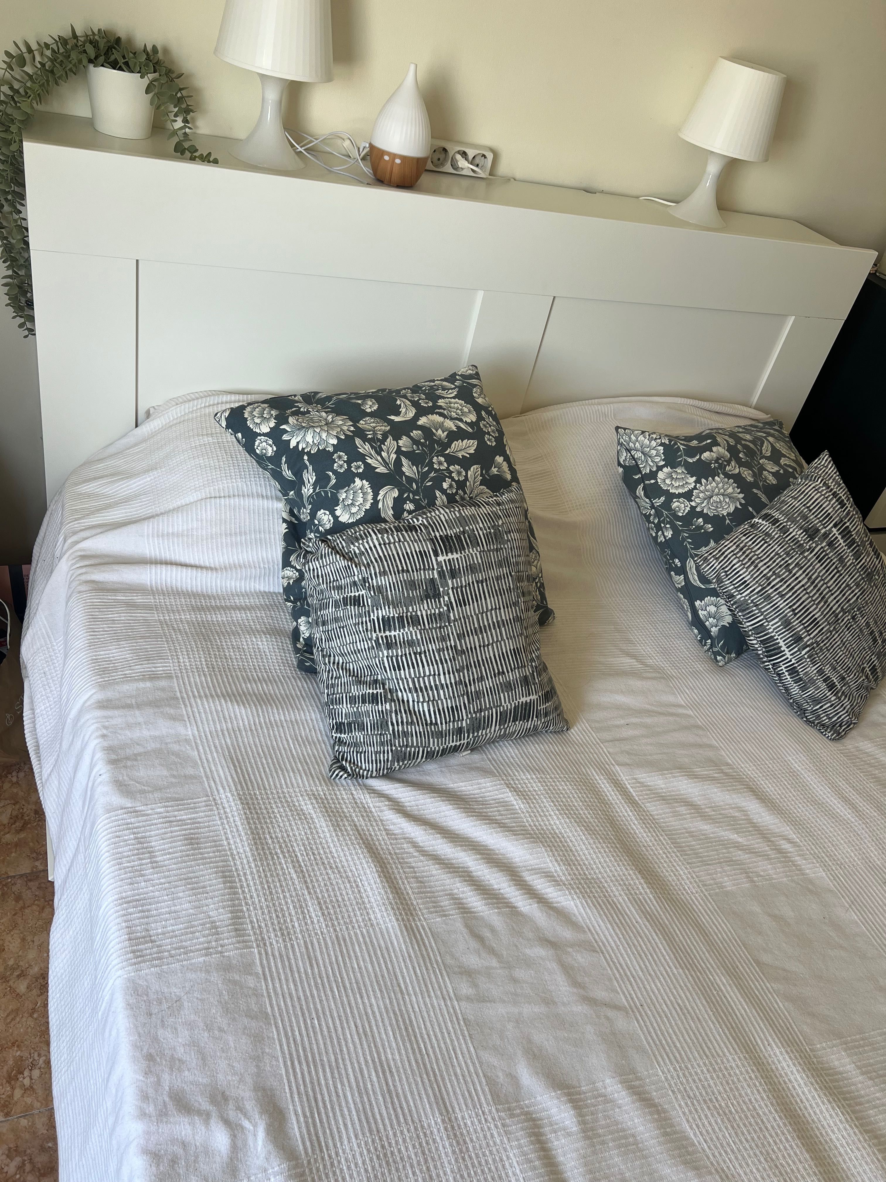 Estrutura de cama em ótimo estado