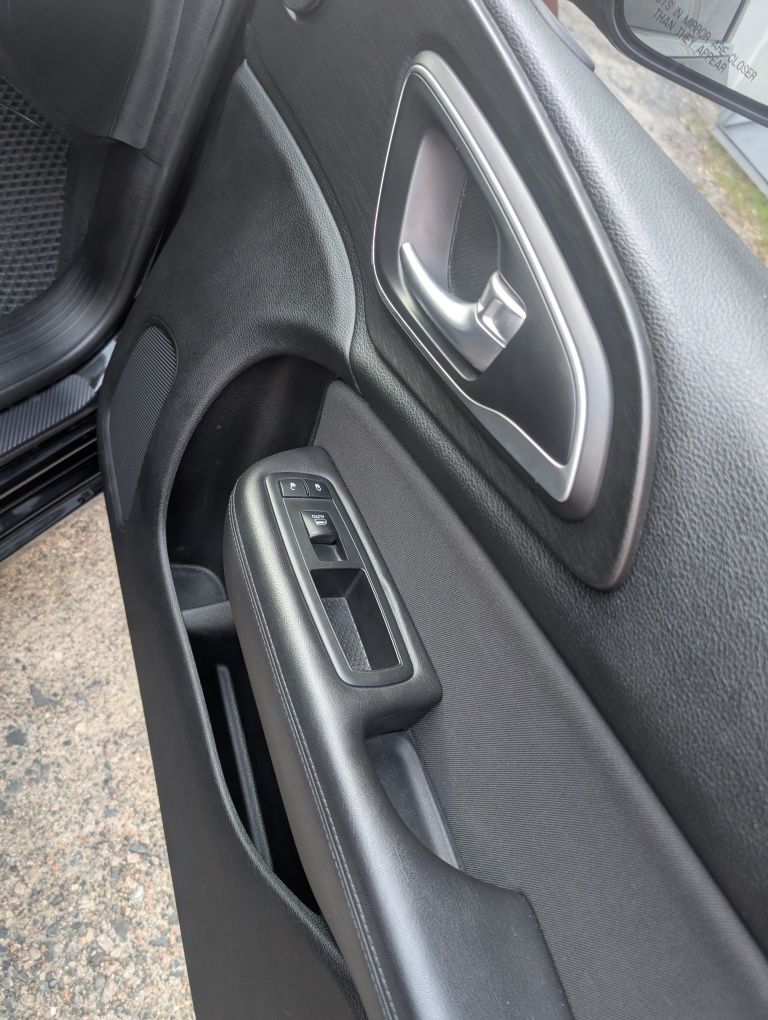 Авто Chrysler 200