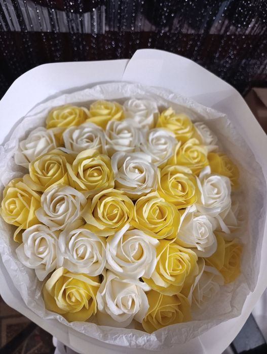 Мильні троянди квіти букет