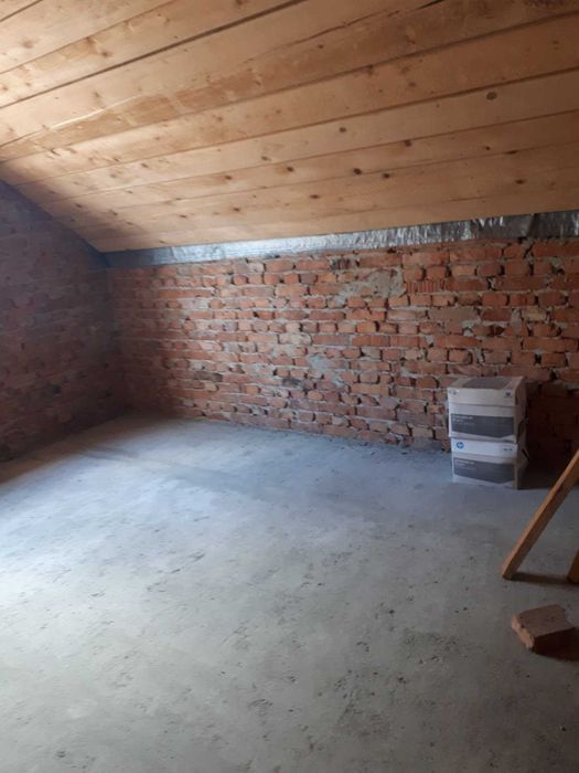 Продаж будинку з ділянкою